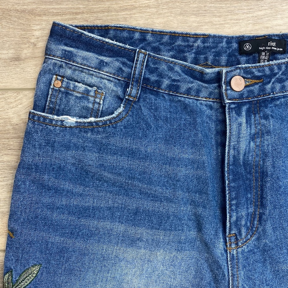 Missguided | Riot | Embroidered High Rise Distressed Mom Jeans - Picture 7 of 16